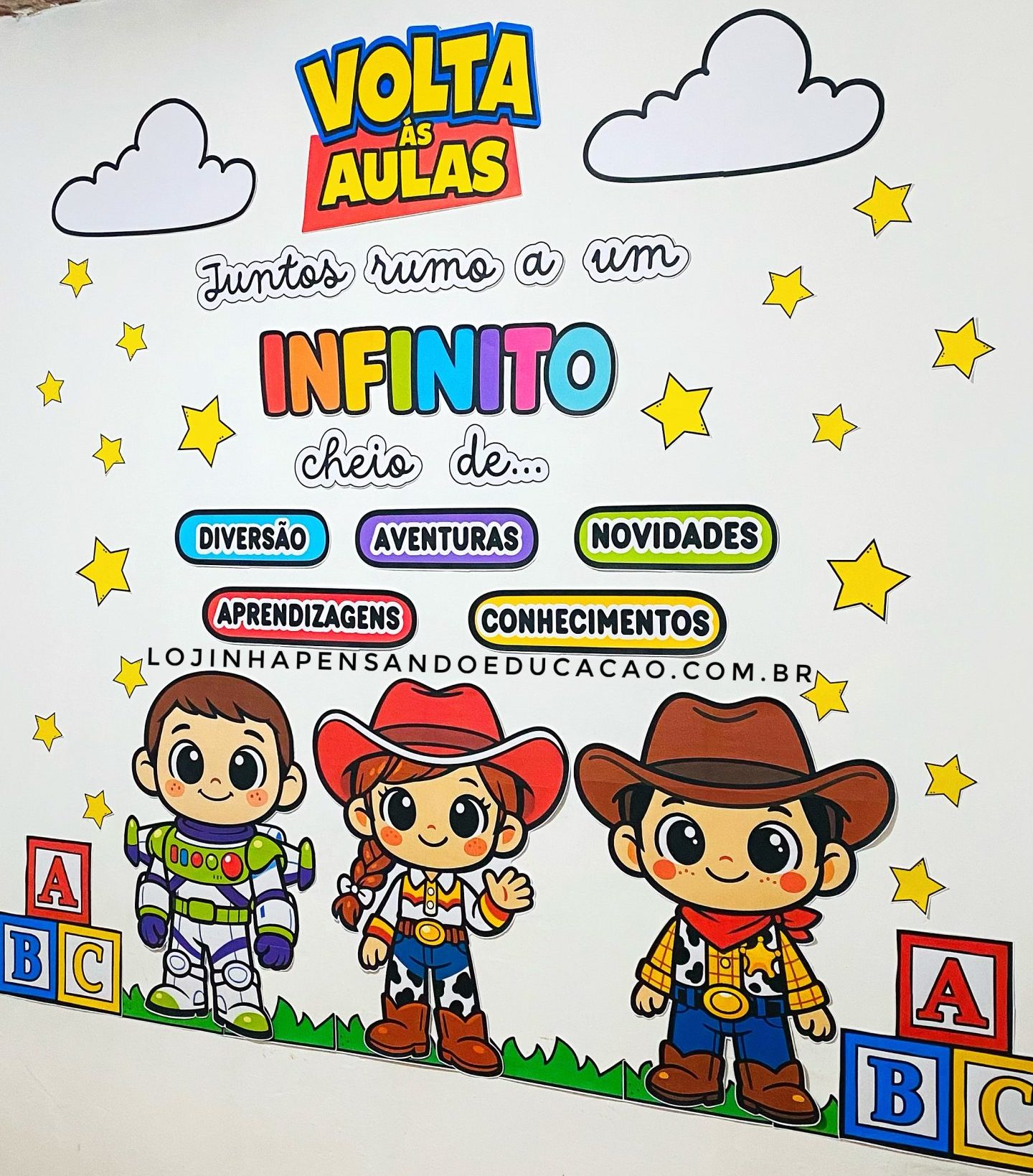 Painel “Infinito” de volta às aulas